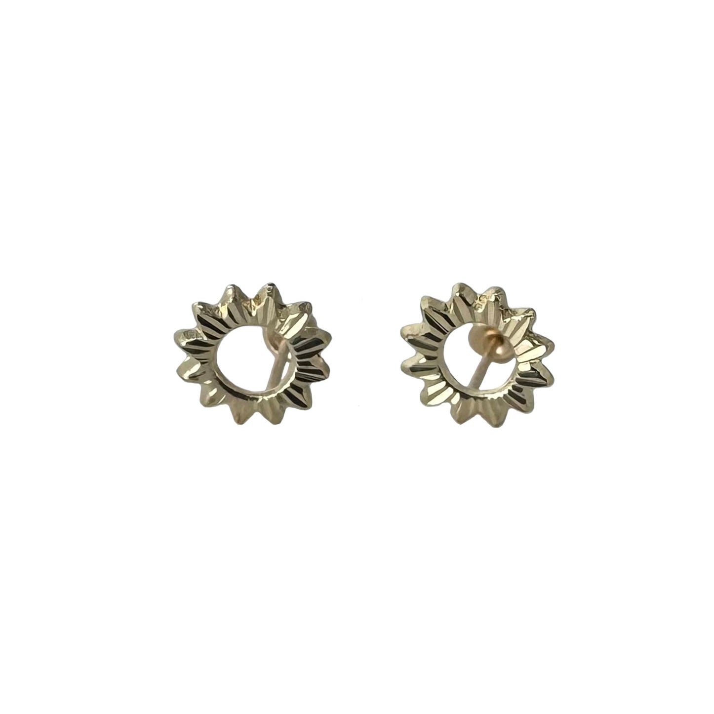 illustration of sunflower gold earrings